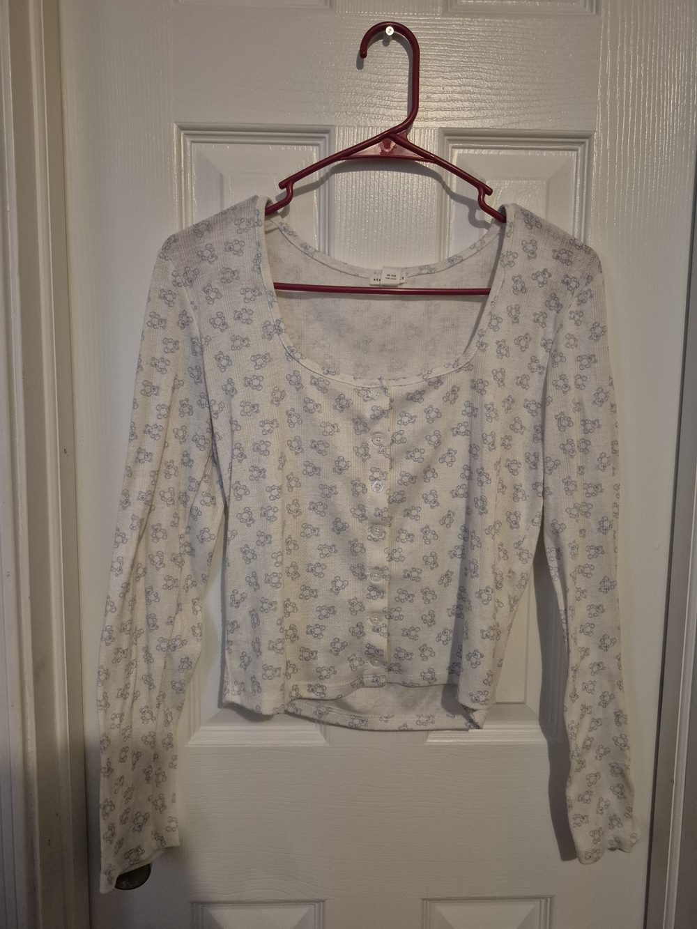 Aeropostale White Scoop Neck Long Sleeve Top with Light Blue Teddy Bear Print